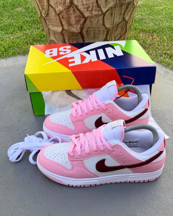 Nike Dunk Low - Branco e Rosa